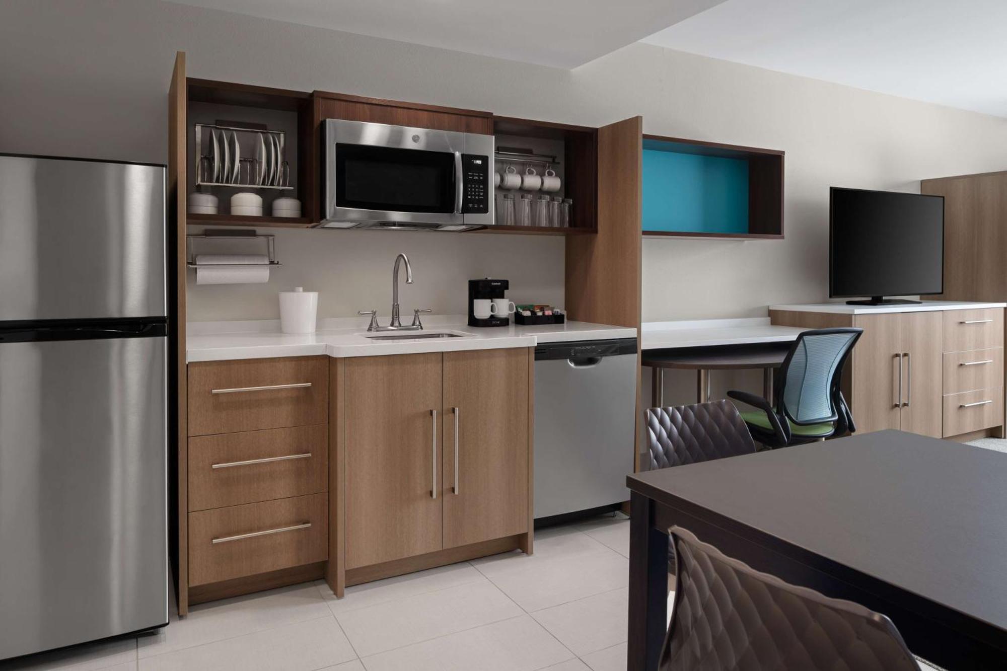 Home2 Suites By Hilton Des Moines At Drake University Exterior photo