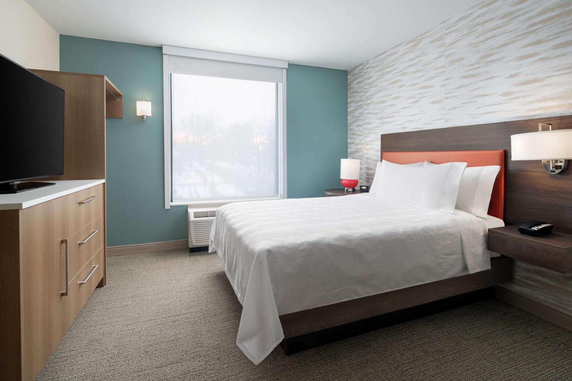 Home2 Suites By Hilton Des Moines At Drake University Exterior photo
