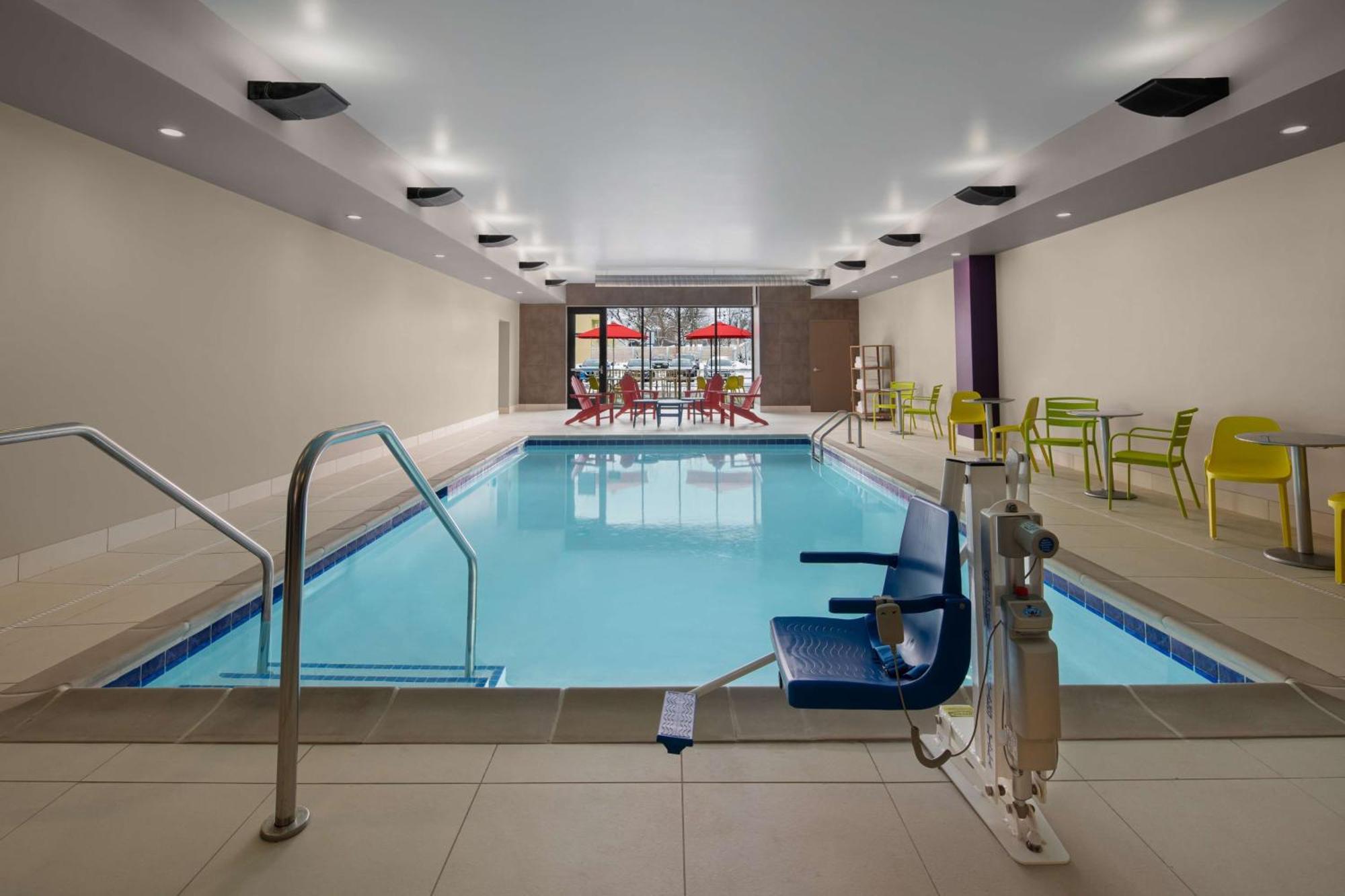 Home2 Suites By Hilton Des Moines At Drake University Exterior photo