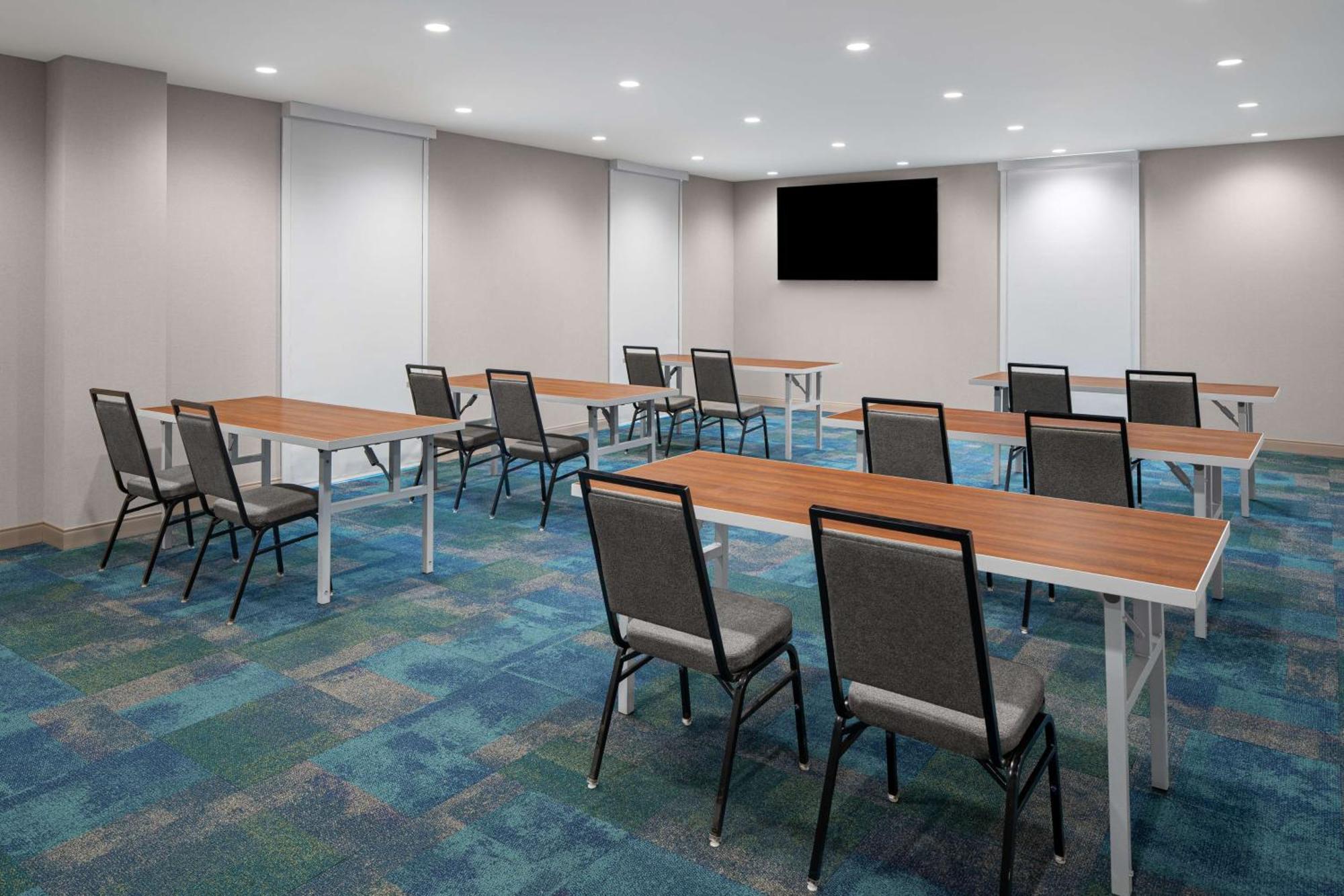 Home2 Suites By Hilton Des Moines At Drake University Exterior photo