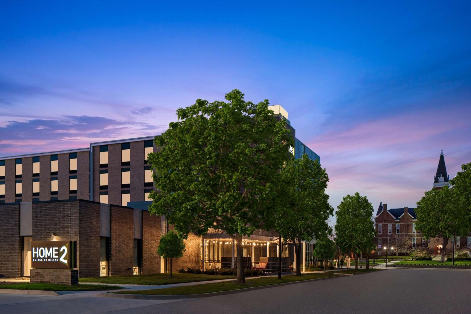 Home2 Suites By Hilton Des Moines At Drake University Exterior photo
